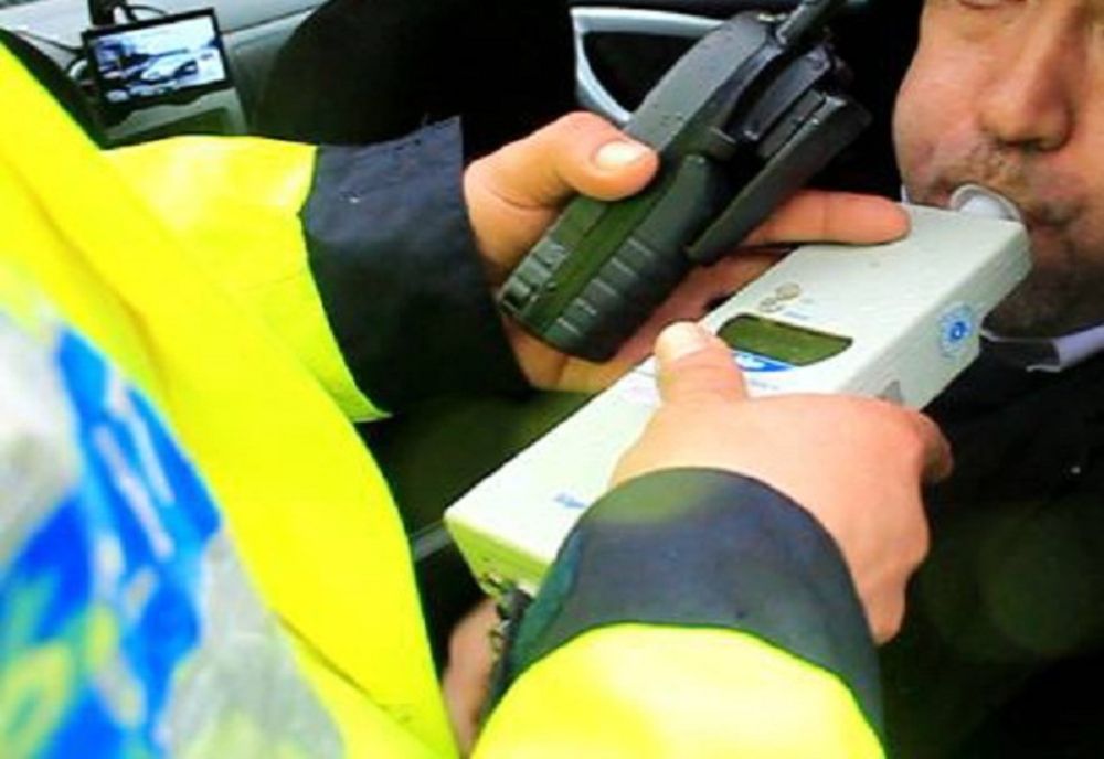 Bărbat depistat la volanul unui autovehicul neînmatriculat, fără permis de conducere și cu o alcoolemie de 1,27 mg/l alcool pur în aerul expirat