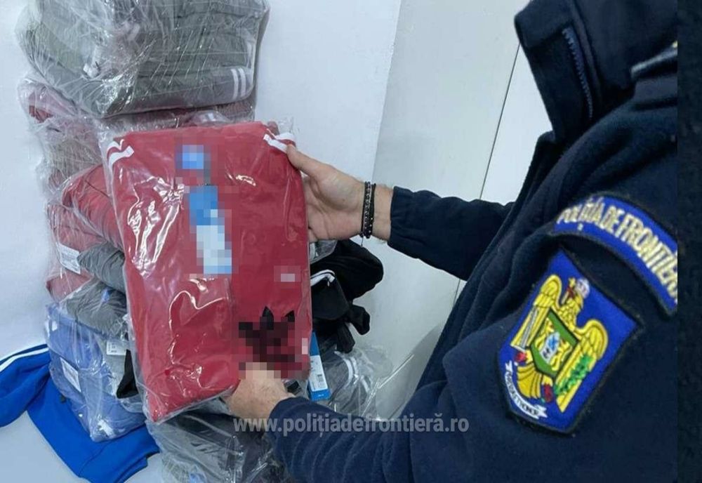 Giurgiu. Bunuri contrafăcute cu o valoare estimativă de 90.000 lei, descoperite în cala unui autocar