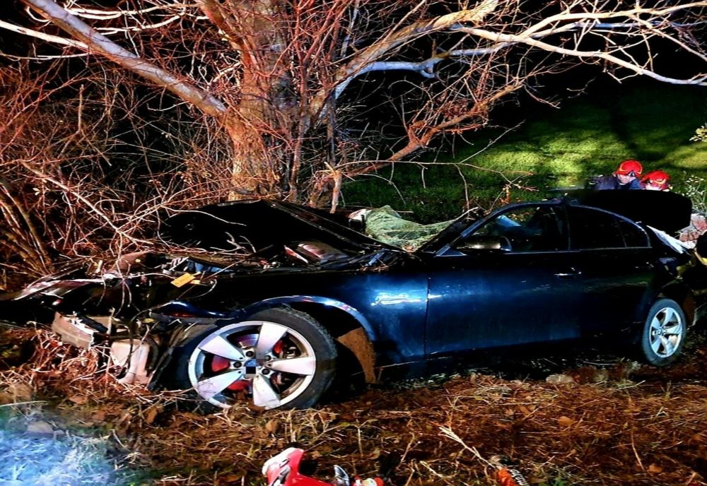 Accident rutier pe DN 41, între Prundu și Greaca,. Două persoane au rămas încarcerate