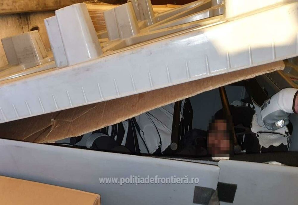 Giurgiu. Un libian a încercat să treacă ilegal frontiera ascuns în semiremorca unui camion