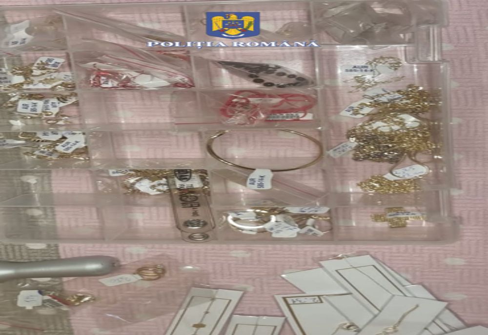 Percheziţii în apropierea Vămii Giurgiu. Doi bărbaţi prinşi în flagrant cu bunuri contrafăcute şi bijuterii din aur
