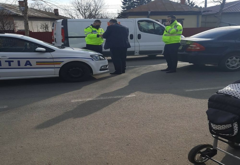 Primarul din Putineiu a accidentat o femeie şi un bebeluş de 11 luni