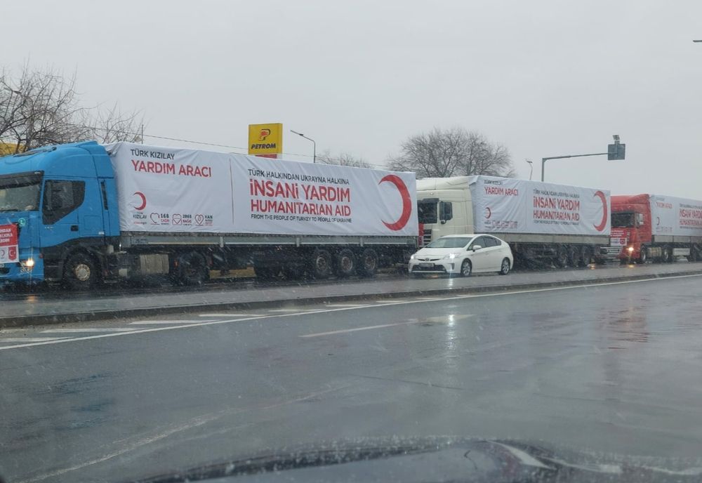 Cinci tiruri cu ajutoare umanitare au plecat din Giurgiu către Cernăuţi. Semiluna Roşie, în sprijinul ucrainienilor