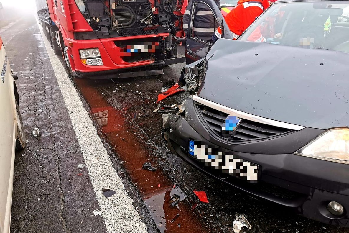 Accident rutier pe A1, în judeţul Giurgiu. O persoană a rămas încarcerată
