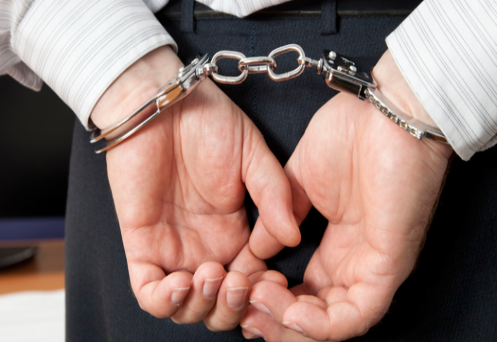 Teleorman: Doi tineri din Giurgiu, reţinuţi pentru jefuirea unor morminte dintr-un cimitir din Videle