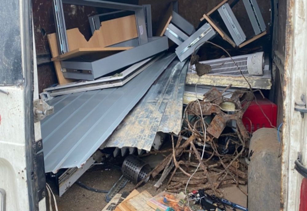 Razie la Bolintin Vale la persoane care depozitează şi ard ilegal deşeuri