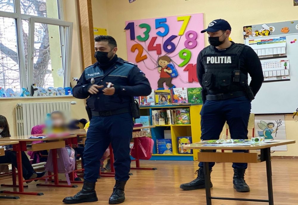 Giurgiu. Poliţiştii au descins în şcoli. Ce caută oamenii legii