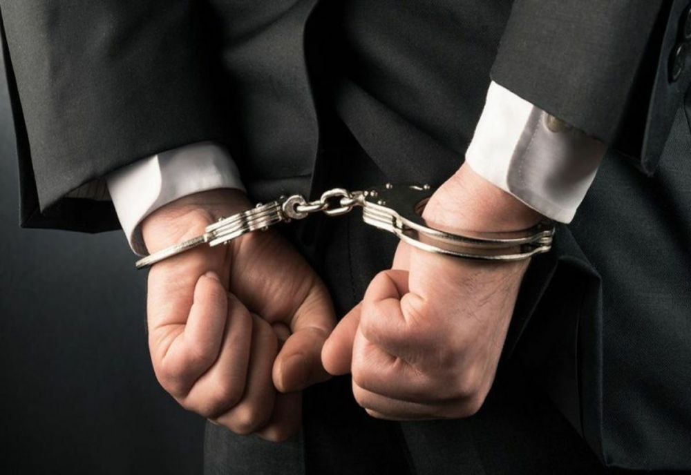 Giurgiu. Bărbat reţinut pentru înşelăciune şi uzurpare de calităţi oficiale