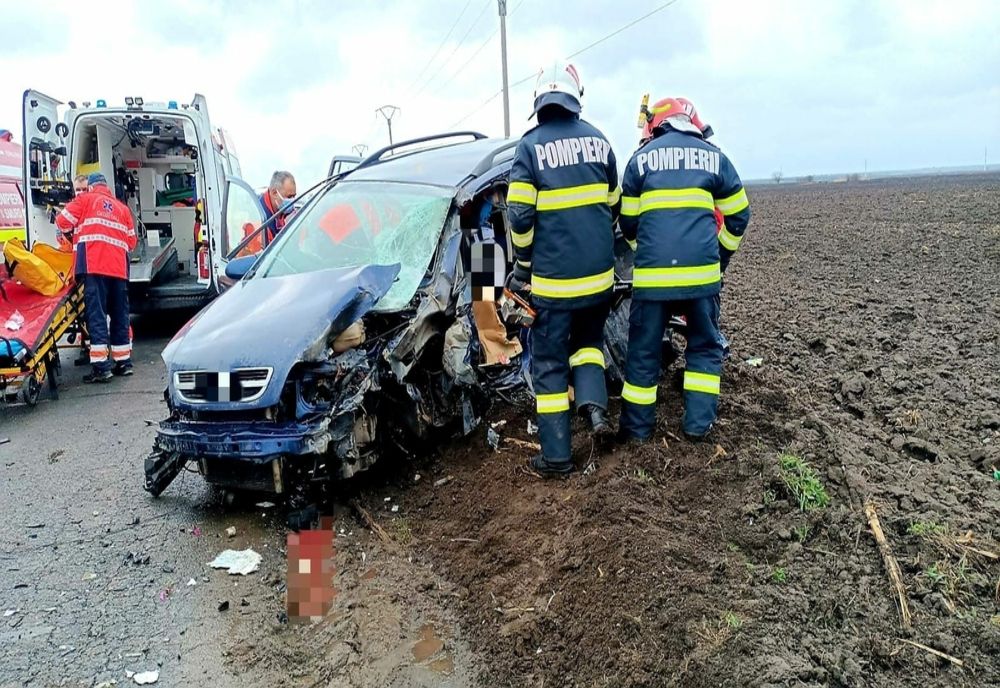 Giurgiu. Accident grav de circulaţie pe DN 5C, între un autoturism şi un autotren. Un bărbat a fost găsit încarcerat