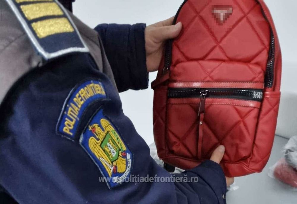 Sute de bunuri contrafăcute, în valoare de 180.000 lei, descoperite în PTF Giurgiu 