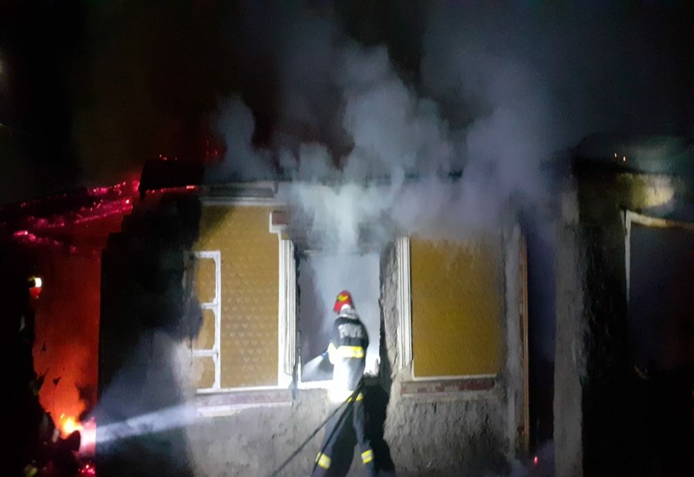 Incendiu la o gospodărie din Podul Doamnei, produs de o lumânare lăsată nesupravegheată