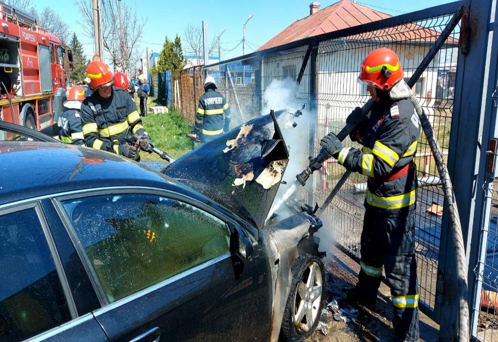 Giurgiu. Un autoturism a luat foc pe şoseaua Bălănoaiei