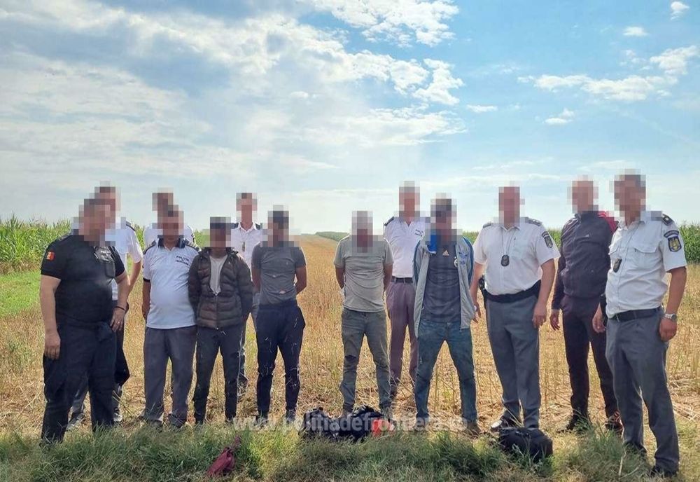 Patru cetățeni marocani depistați în timp ce încercau să treacă ilegal frontiera în țara noastră