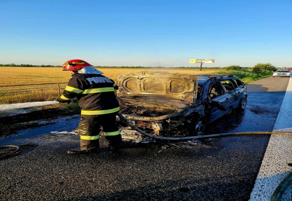 Autoturism în flăcări pe Autostrada A1, la kilometrul 29