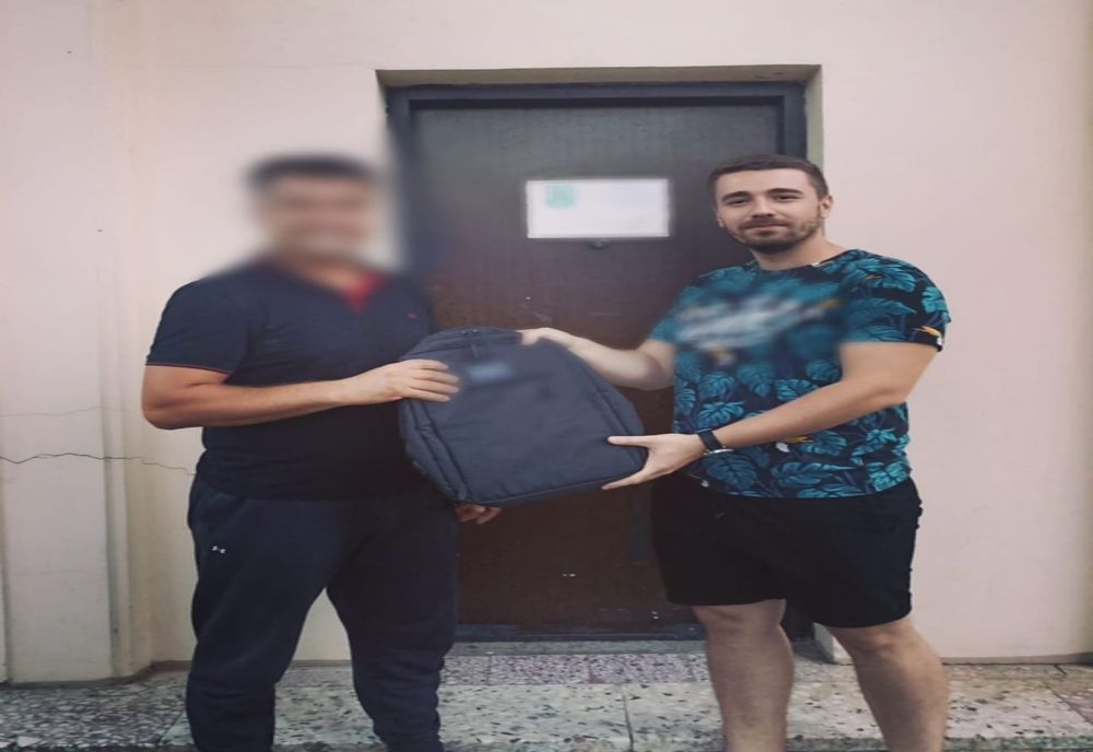 Un rucsac cu 37.000 de lei, găsit pe stradă de un tânăr, la Bolintin Deal. Acesta a fost restituit proprietarului