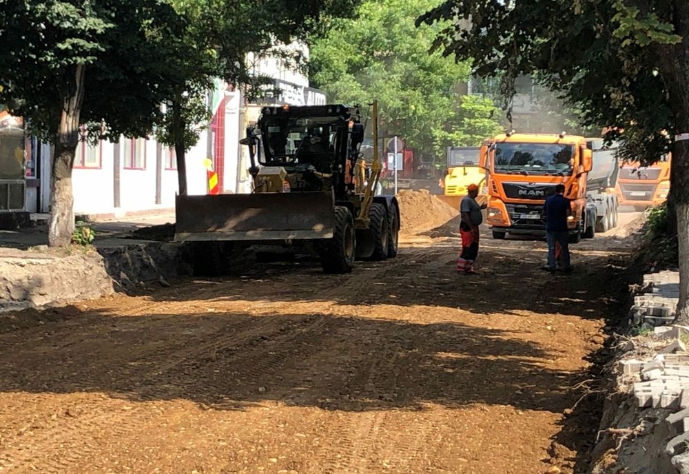 Giurgiu. Continuă lucrările de reabilitare a străzilor Petre Ghelmez şi Tineretului