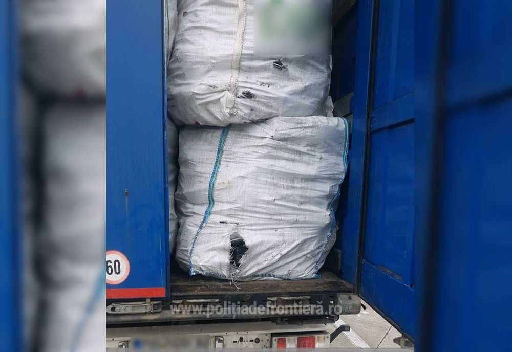 Peste 10.000 kilograme deşeuri din plastic, oprite în PTF Giurgiu 