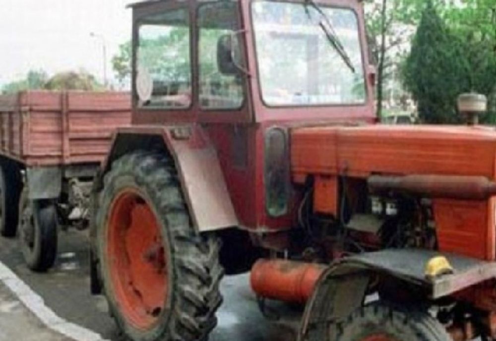 Giurgiu. Un bărbat a fost prins conducând un tractor deşi era beat mangă