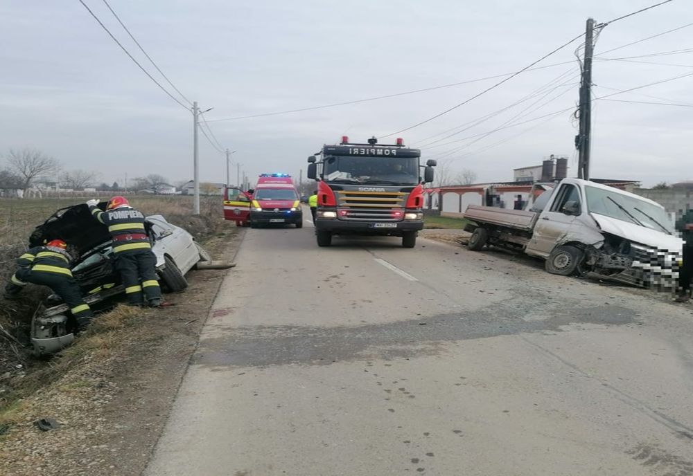 Impact violent între o autoutilitară şi un autoturism, în judeţul Giurgiu! Două persoane a fost rănite
