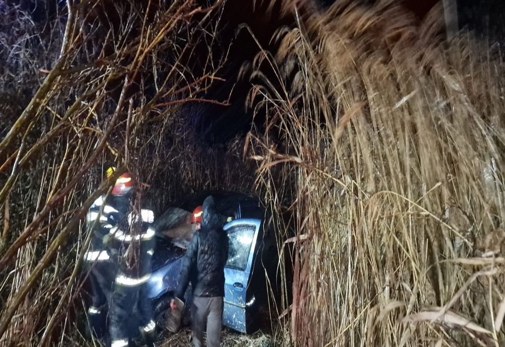 Giurgiu. Accident pe A1, la Floreşti. Şoferită blocată în maşină, extrasă de pompieri!