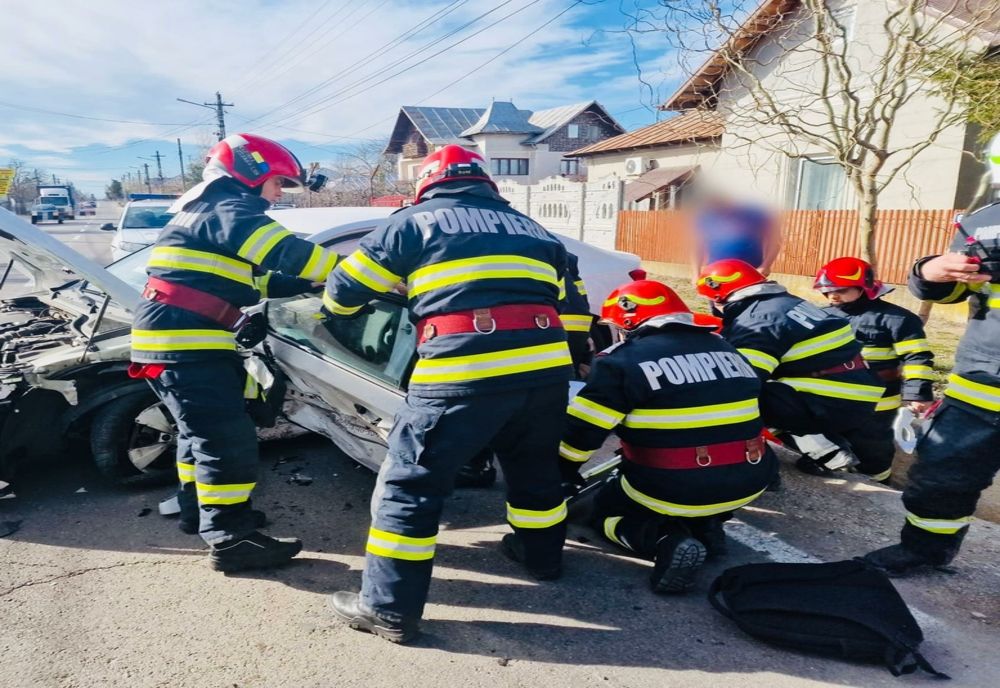 Pompierii din cadrul ISU Giurgiu au intervenit la un accident rutier produs în Teleorman