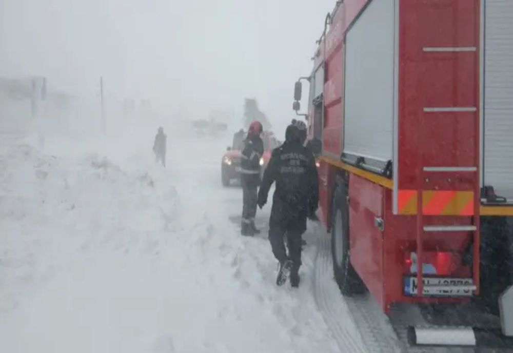 Pompierii de la ISU Giurgiu, în sprijinul colegilor de la Constanţa, judeţ aflat sub cod portocaliu de zăpadă şi viscol