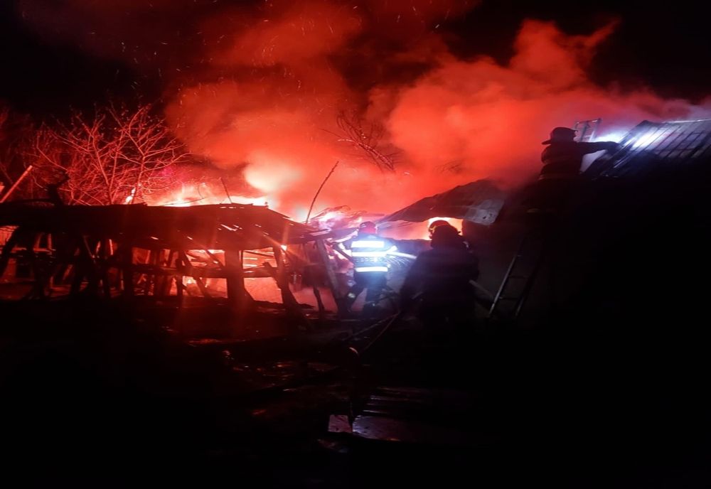 Giurgiu. Incendiu violent într-o gospodărie din Vieru