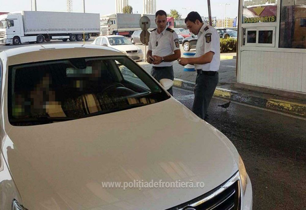 Aproape 1000 de pachete de ţigări de contrabandă, descoperite la PTF Giurgiu