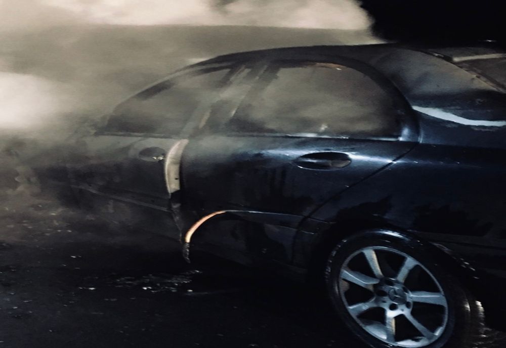 Giurgiu. Un autoturism a luat foc în trafic, la Mihai Bravu