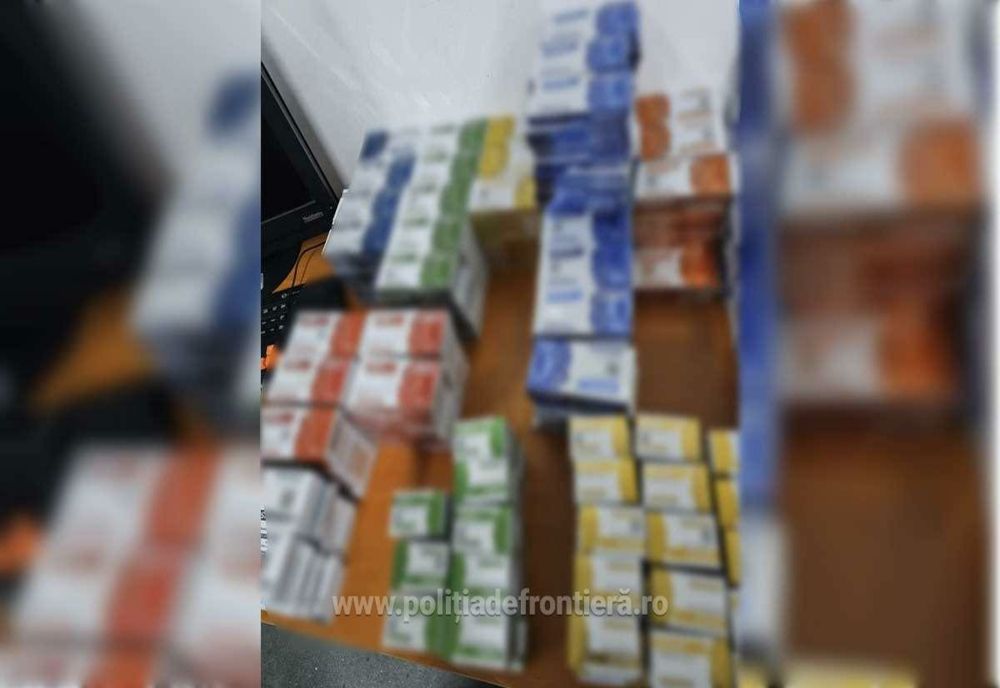 Giurgiu. Aproape 700 de cutii cu fiole și pastile dopante cu grad de mare risc, descoperite într-o maşină de curierat
