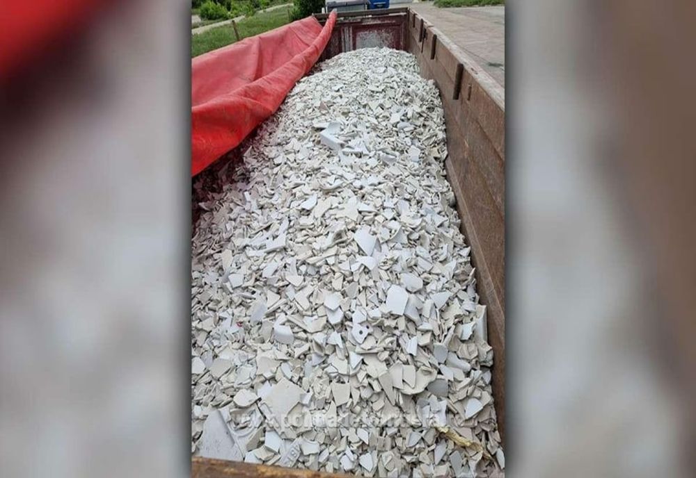 Aproximativ 24 de tone de deşeuri din resturi ceramice, oprite la PTF Giurgiu