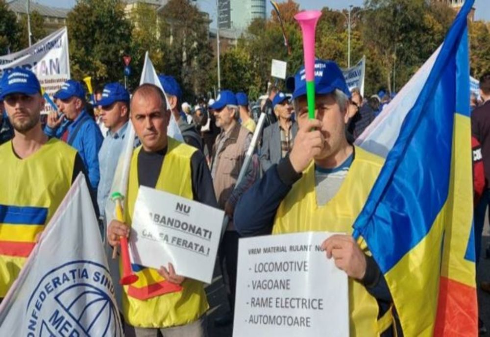 Ceferiştii protestează la Ministerul Transporturilor
