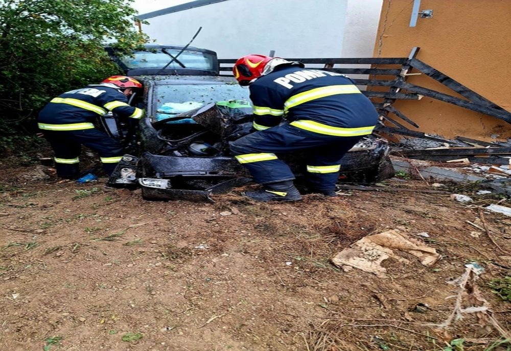 Patru persoane rănite într-un grav accident, la Săbăreni, judeţul Giurgiu. Printre victime se află şi un copil de 5 ani 