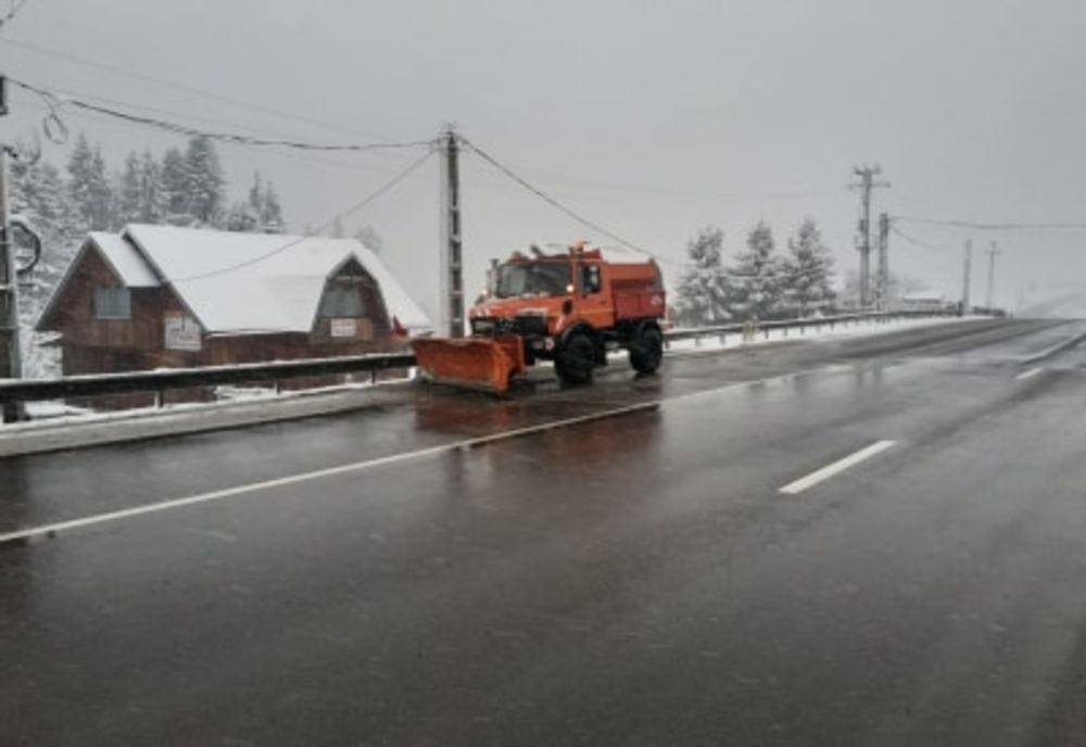 Lipsa zăpezii afectează turismul montan. Anulări masive de rezervări pentru Crăciun și Revelion
