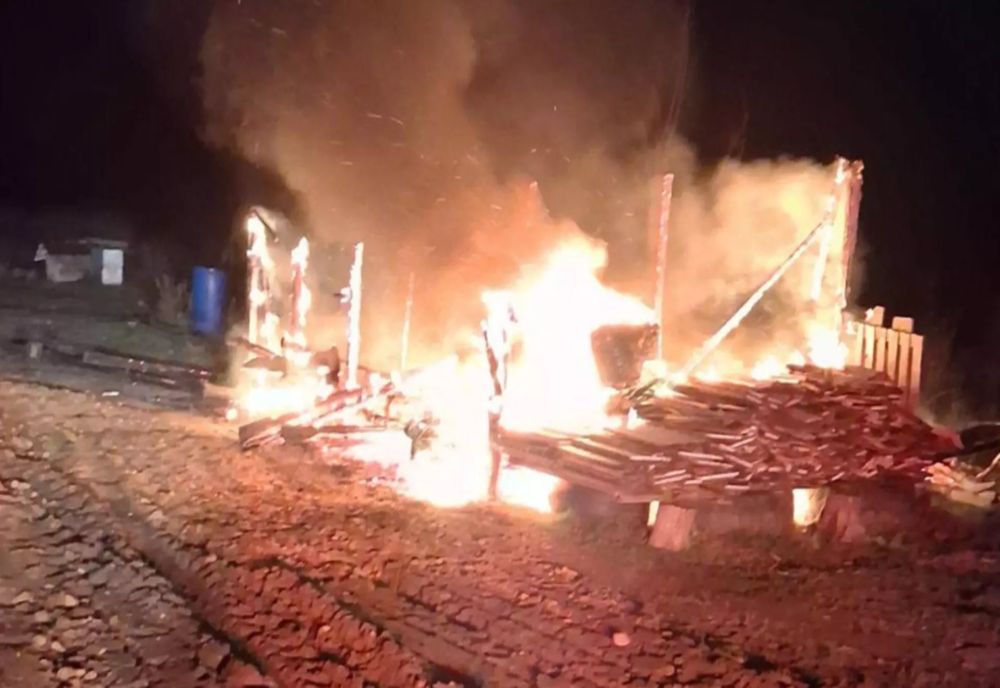 Cioban mort după ce rulota în care dormea a fost cuprinsă de flăcări