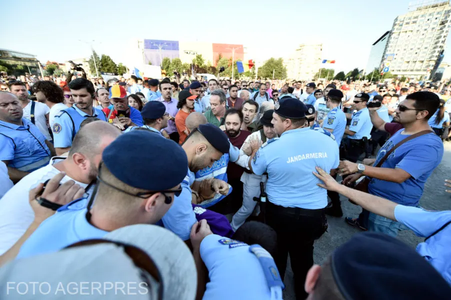 image-2018-06-20-22520544-70-ciocniri-jandarmii-protestul-anti-psd-din-piata-victoriei-20-iunie-2018