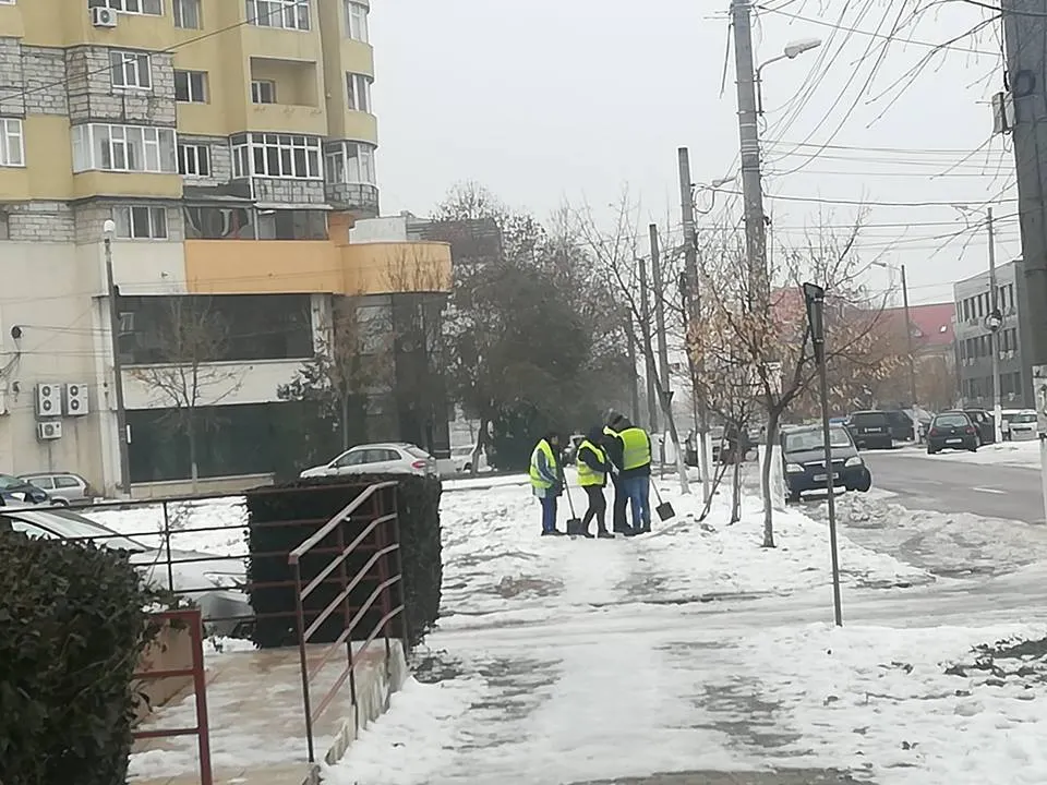gheata pe trotuare