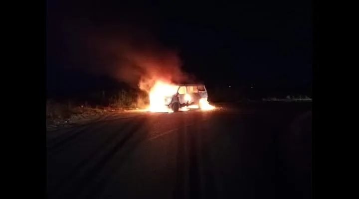 autoutilitară în flăcări pe A1