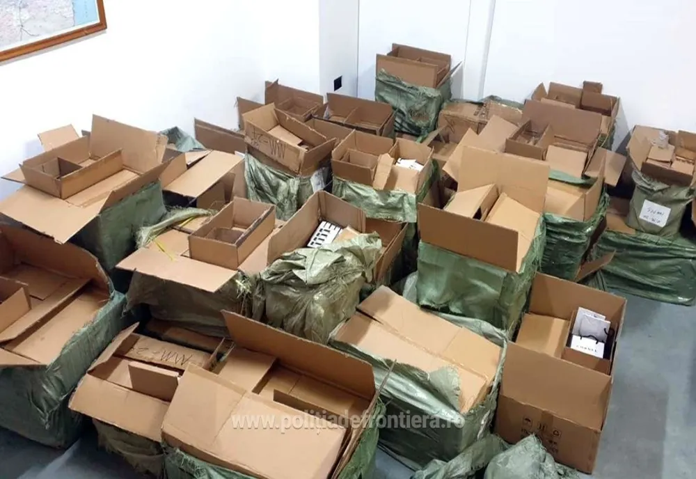 10.000 de cosmetice și parfumuri contrafăcute, confiscate de polițiștii de frontieră, la Giurgiu 