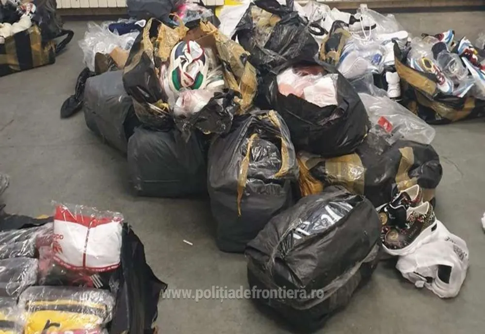 Textile și încălțăminte, susceptibile a fi contrafăcute, confiscate la Punctul de Trecere a Frontierei Giurgiu