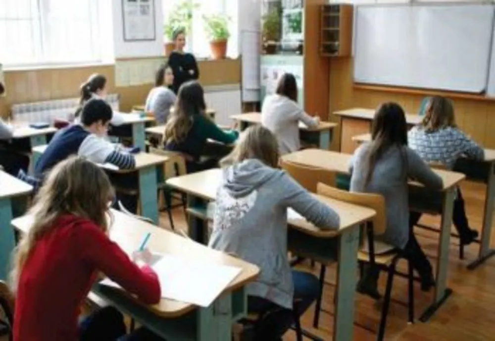 Cursurile şcolare s-au reluat în regim online