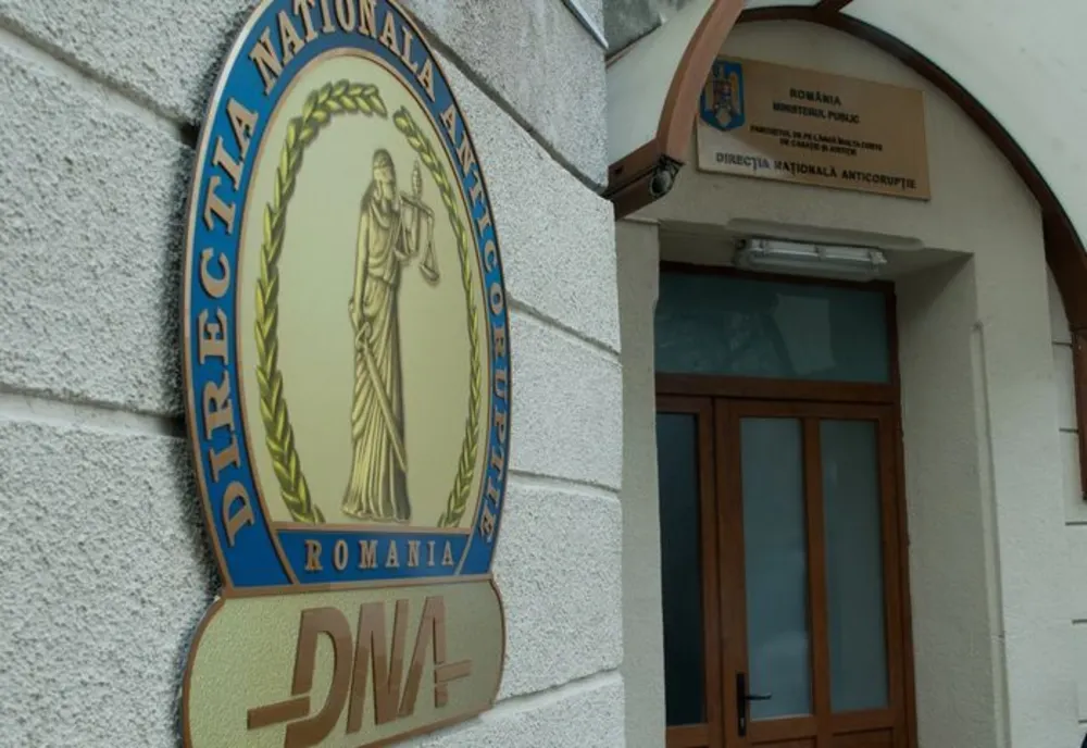Ofiţer de poliţie judiciară reținut pentru luare de mită în valoare de 1,1 milioane euro 