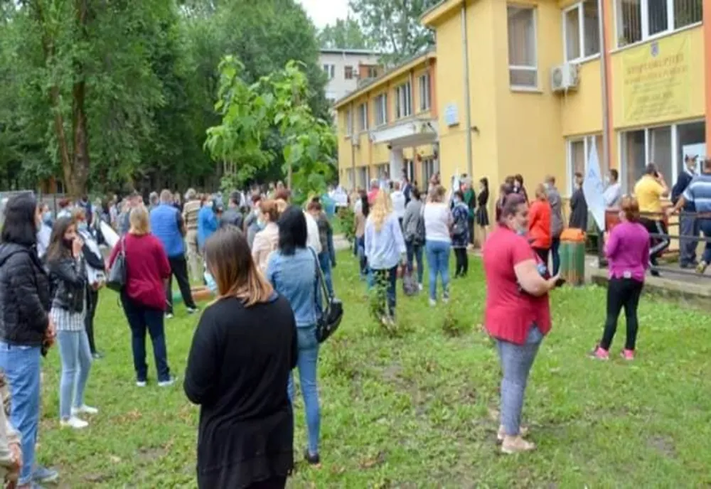 Angajații DGASPC Giurgiu au ieșit în stradă din cauza neplății salariilor 