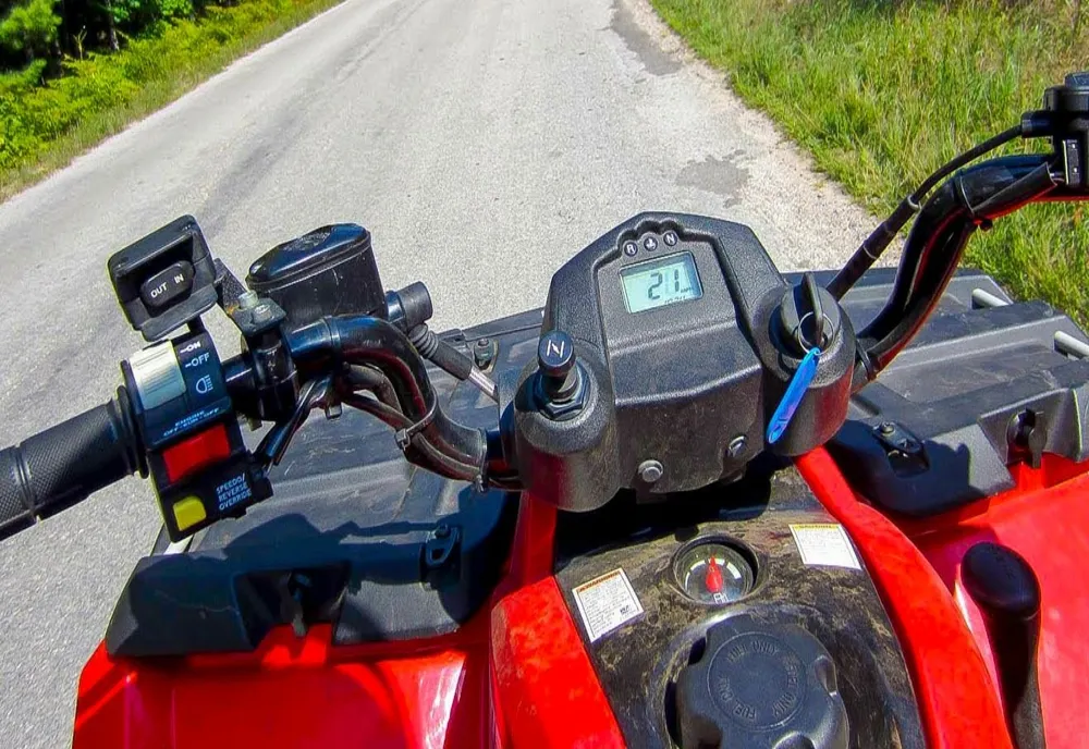 Un minor care conducea un ATV a accidentat un alt minor, la Florești