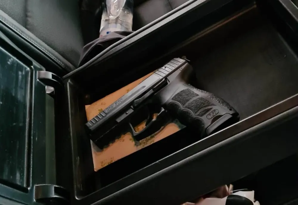 Giurgiu. Bărbat anchetat de polițiști după ce a transportat un pistol de autoapărare într-o altă locație