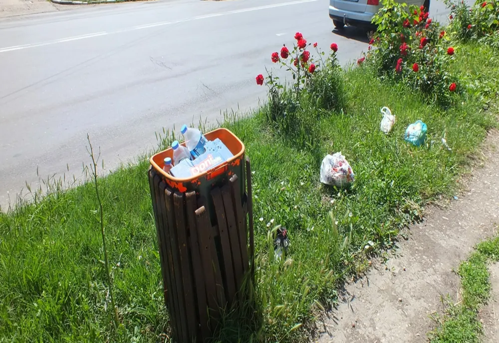 Primăria Giurgiu nu mai are are bani nici de coșuri de gunoi 