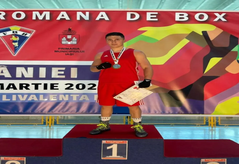 Medalie de aur pentru pugilistul giurgiuvean Robert Ştefan Sefer la „Cupa României” la box pentru seniori!  