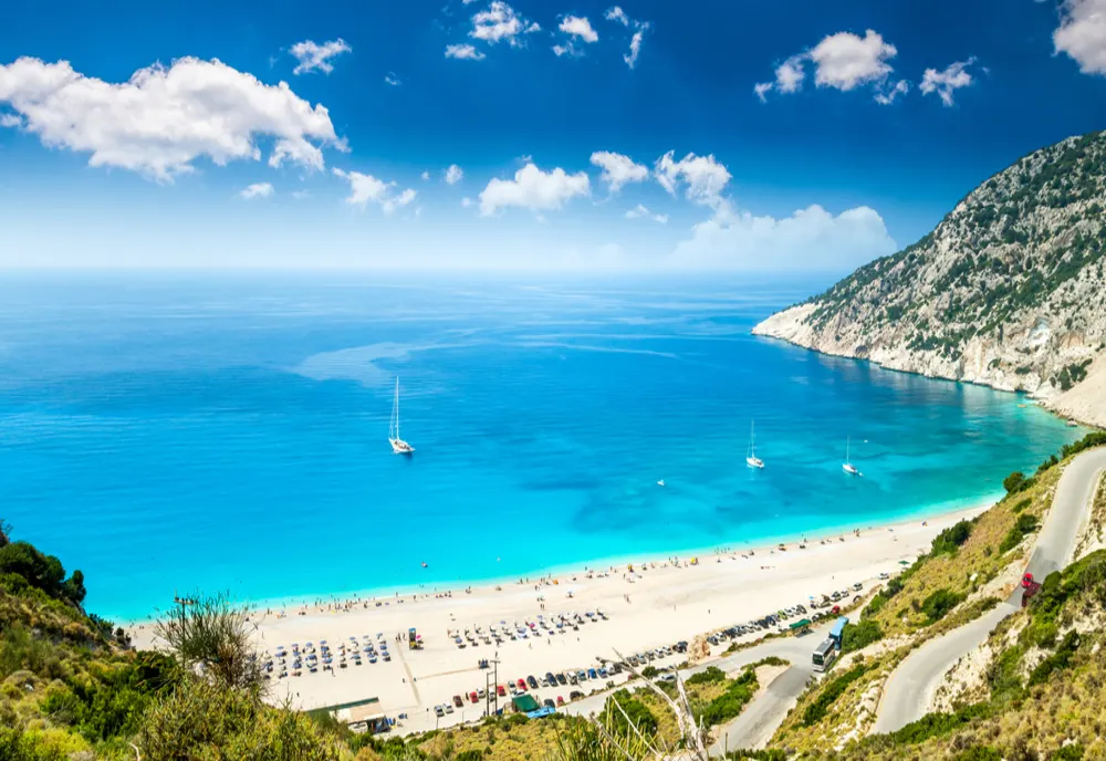 Grecia a deschis sezonul turistic. În ce condiții pot merge românii în vacanță