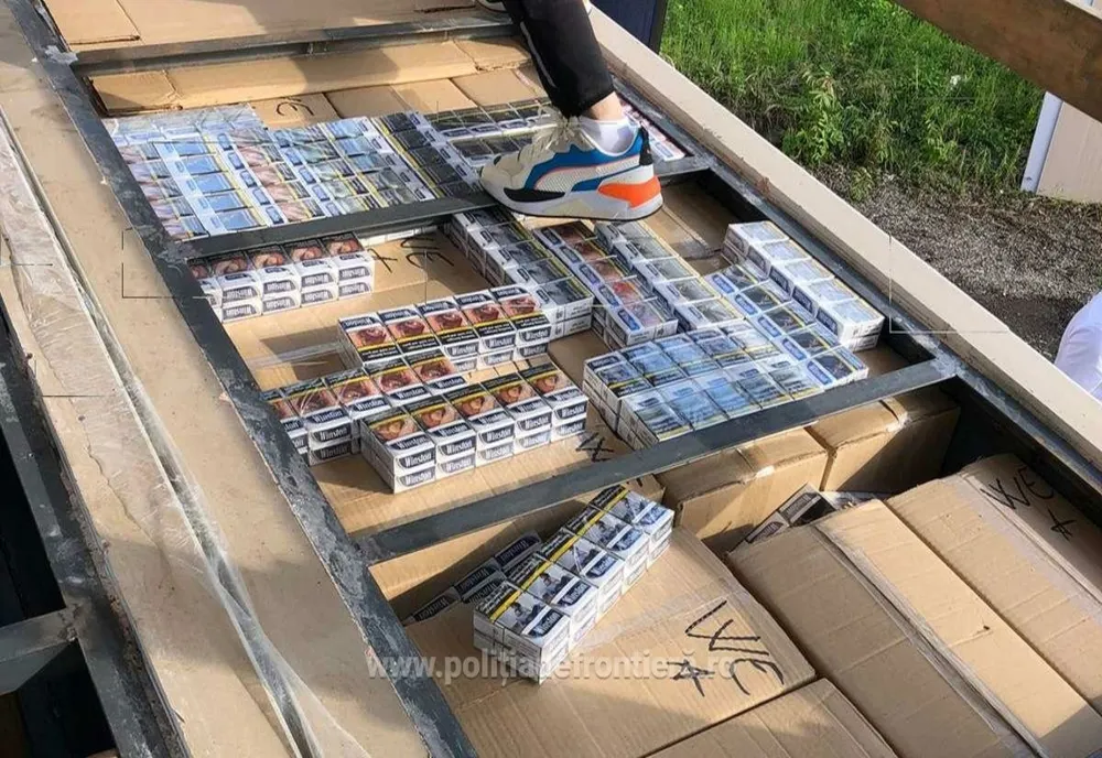 Aproape 150.000 de pachete cu țigări de contrabandă, depistate într-un camion, la PTF Giurgiu. Șoferul a fost reținut