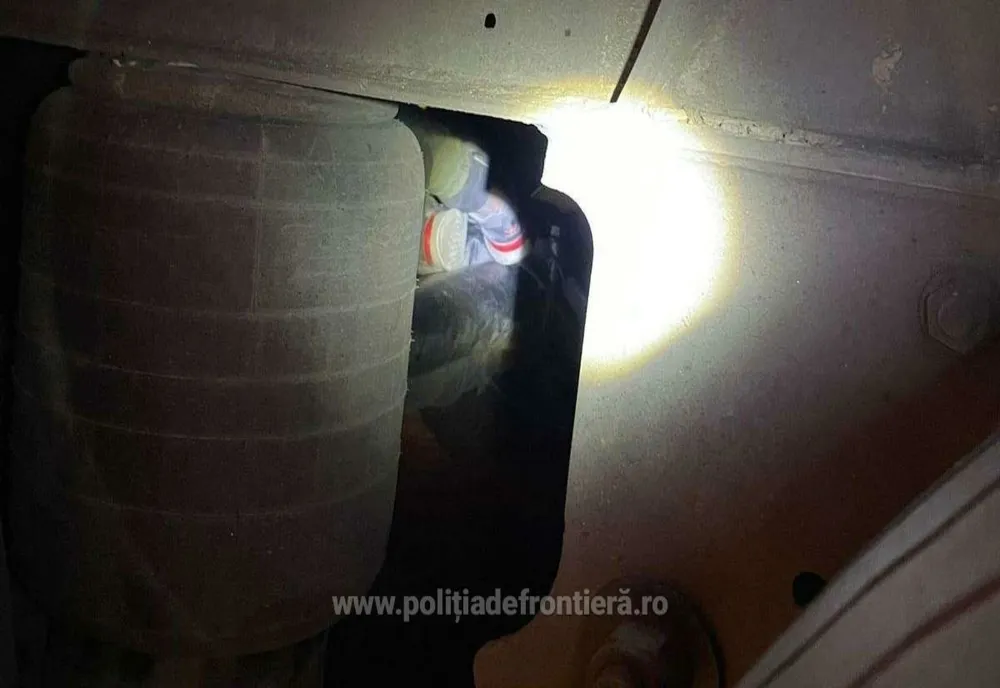 Din Turcia până la Giurgiu, ascuns pe osia unei semiremorci 